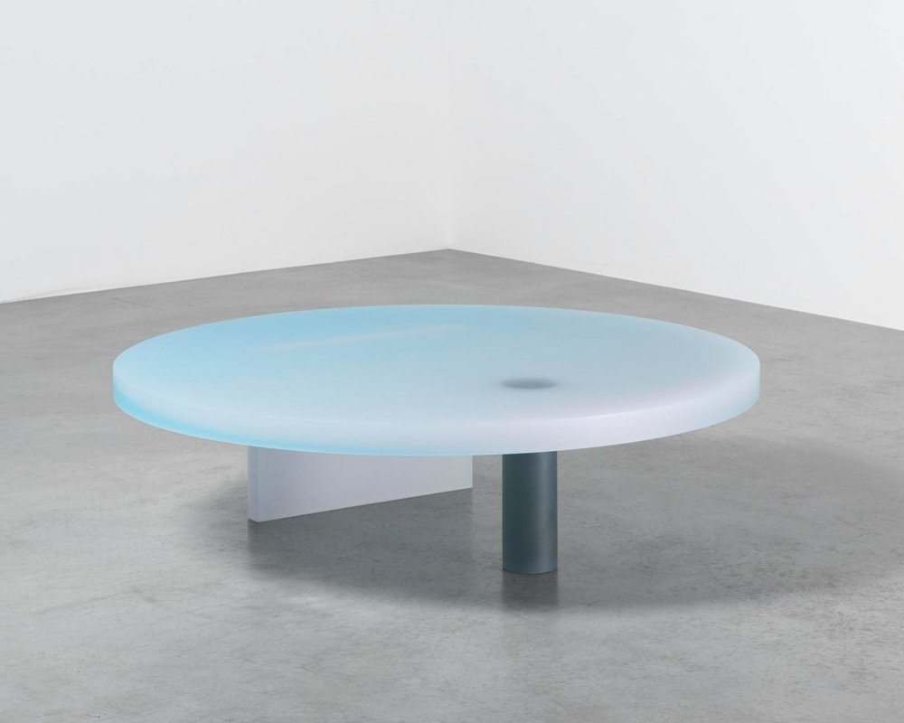 Haze Round Table with gradation Blue
